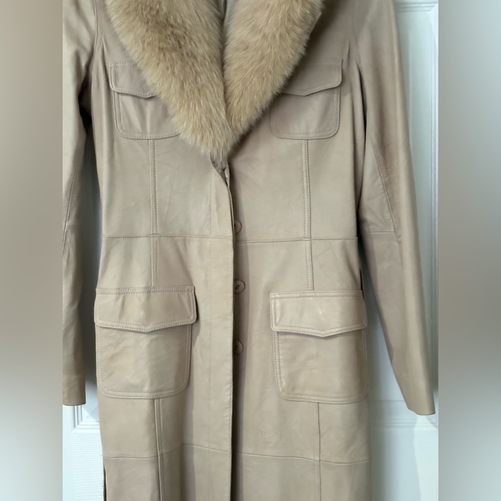 LUX Womans 100% leather light Tan Trench Coat with Fur Collar Arden B.